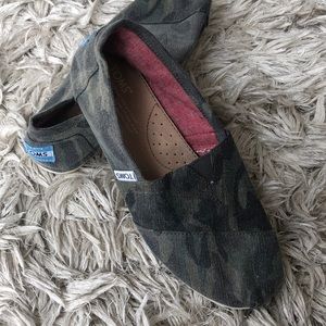 Camo TOMS
